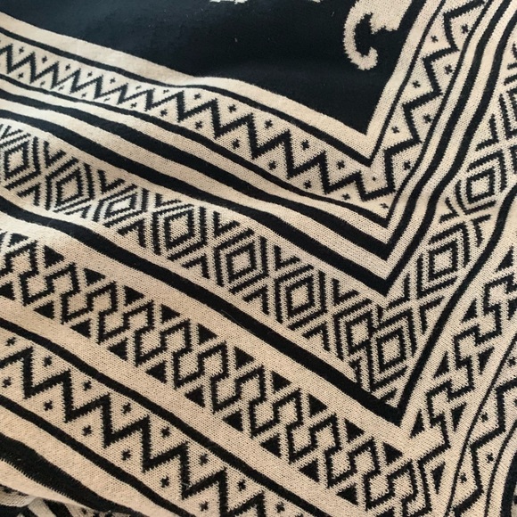 🎉HP🎉 A. Peach Mixed Print Oversized Open Front Cape - Picture 3 of 6